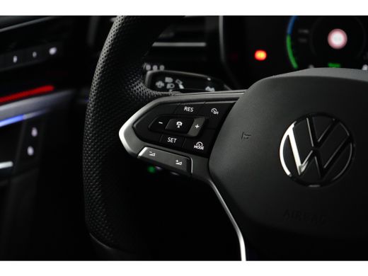 Volkswagen Touareg 3.0 TSI eHybrid 462 pk 4 Motion R | Trekhaak wegklapbaar | Luchtvering | Elektrische geheugen sto... ActivLease financial lease