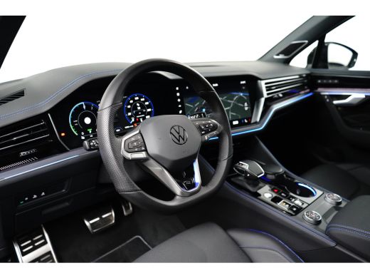 Volkswagen Touareg 3.0 TSI eHybrid 462 pk 4 Motion R | Trekhaak wegklapbaar | Luchtvering | Elektrische geheugen sto... ActivLease financial lease