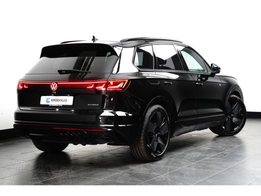 Volkswagen Touareg 3.0 TSI eHybrid 462 pk 4 Motion R | Trekhaak wegklapbaar | Luchtvering | Elektrische geheugen sto... ActivLease financial lease