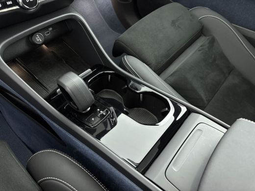 Volvo  C40 Recharge Twin Intro Edition 78 kWh | PDC V+A en 360 Camera | Elektrische achterklep | AWD | Panor... ActivLease financial lease