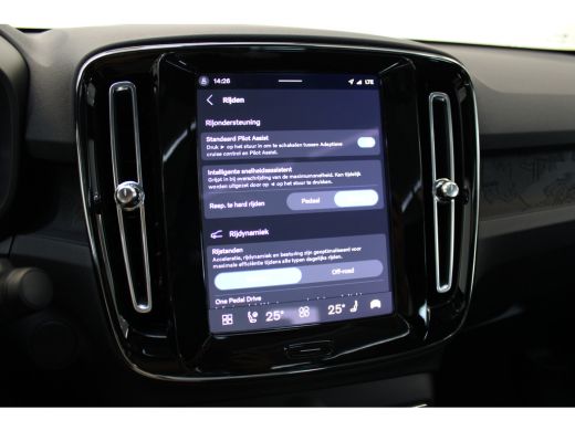 Volvo  EC40 Single Plus Europa Black Edition 70kWh Power Seats | Climate Pack | 20" | Elektr. achterklep ActivLease financial lease