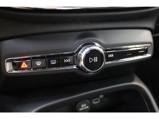 Volvo  EC40 Single Plus Europa Black Edition 70kWh Power Seats | Climate Pack | 20" | Elektr. achterklep ActivLease financial lease