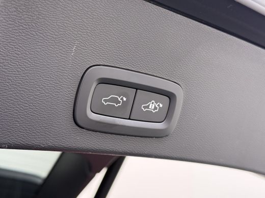 Volvo  XC40 1.5 T4 Plug-in hybrid Core Bright BOMVOL! | STOEL + STUURVERWARMING |ELEK. TREKHAAK | KEYLESS | D... ActivLease financial lease