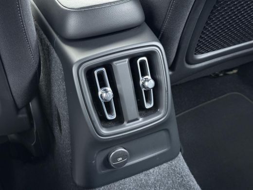 Volvo  XC40 1.5 T4 Plug-in hybrid Core Bright BOMVOL! | STOEL + STUURVERWARMING |ELEK. TREKHAAK | KEYLESS | D... ActivLease financial lease