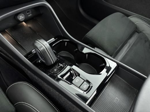 Volvo  XC40 1.5 T5 Recharge R-Design | Trekhaak | Panoramadak | Stoel + Stuurverwarming | Adaptive Cruiscontr... ActivLease financial lease