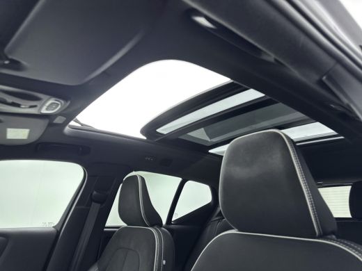 Volvo  XC40 1.5 T5 Recharge R-Design | Trekhaak | Panoramadak | Stoel + Stuurverwarming | Adaptive Cruiscontr... ActivLease financial lease