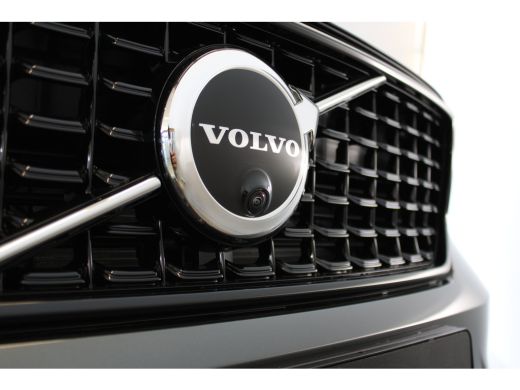Volvo  XC40 B4 197PK Plus Dark | Trekhaak | 360&deg; | Panoramadak | Getint Glas | HK Audio ActivLease financial lease