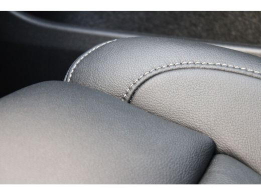 Volvo  XC40 B4 197PK Plus Dark | Trekhaak | 360&deg; | Panoramadak | Getint Glas | HK Audio ActivLease financial lease