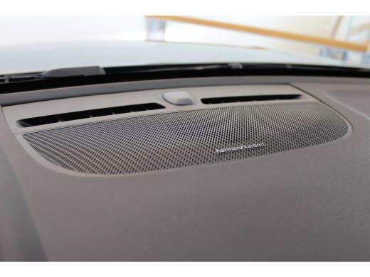 Volvo  XC40 B4 197PK Plus Dark | Trekhaak | 360&deg; | Panoramadak | Getint Glas | HK Audio ActivLease financial lease