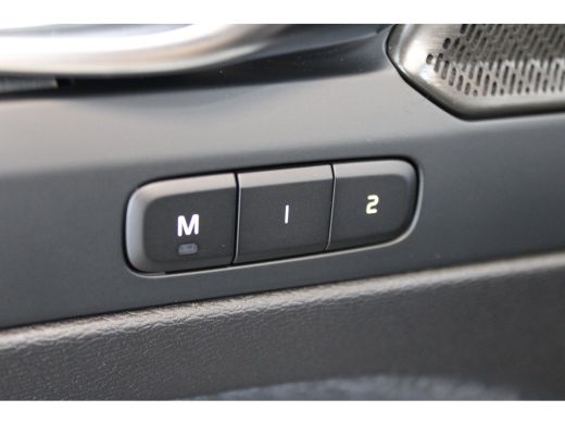 Volvo  XC40 B4 197PK Plus Dark | Trekhaak | 360&deg; | Panoramadak | Getint Glas | HK Audio ActivLease financial lease