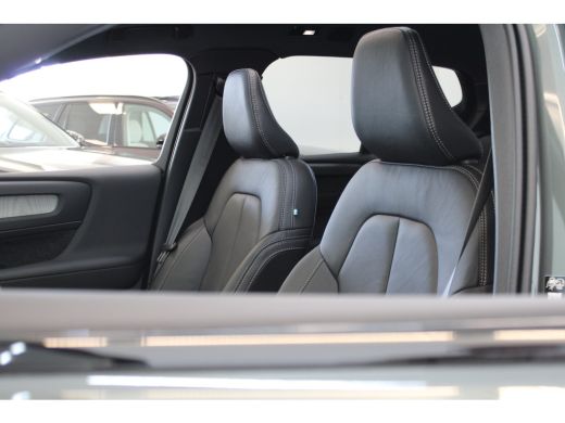 Volvo  XC40 B4 197PK Plus Dark | Trekhaak | 360&deg; | Panoramadak | Getint Glas | HK Audio ActivLease financial lease