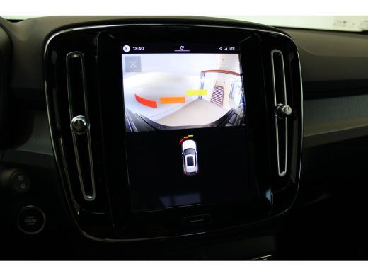 Volvo  XC40 B4 197PK Plus Dark | Trekhaak | 360&deg; | Panoramadak | Getint Glas | HK Audio ActivLease financial lease