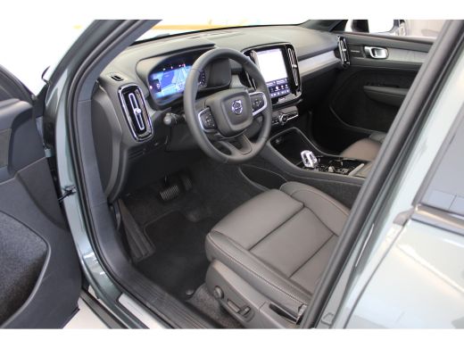 Volvo  XC40 B4 197PK Plus Dark | Trekhaak | 360&deg; | Panoramadak | Getint Glas | HK Audio ActivLease financial lease