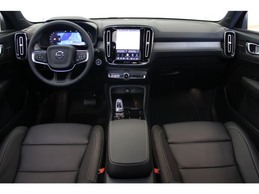 Volvo  XC40 B4 197PK Plus Dark | Trekhaak | 360&deg; | Panoramadak | Getint Glas | HK Audio ActivLease financial lease