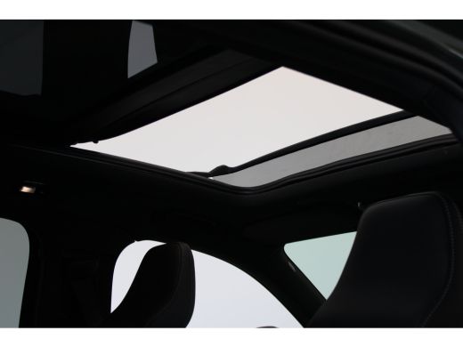 Volvo  XC40 B4 197PK Plus Dark | Trekhaak | 360&deg; | Panoramadak | Getint Glas | HK Audio ActivLease financial lease