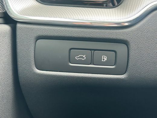 Volvo  XC60 2.0 T6 Plug-in hybrid AWD Plus Black Edition | Stoelventilatie | Trekhaak | HU-Display | 360 came... ActivLease financial lease