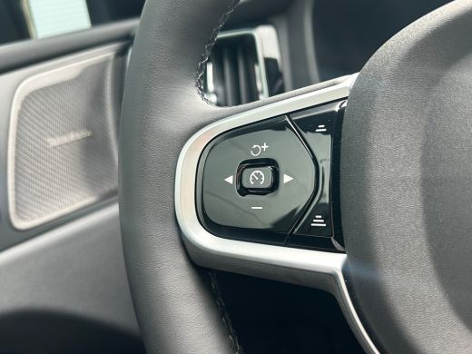 Volvo  XC60 2.0 T6 Plug-in hybrid AWD Plus Black Edition | Stoelventilatie | Trekhaak | HU-Display | 360 came... ActivLease financial lease