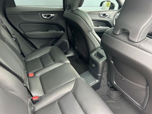 Volvo  XC60 2.0 T6 Plug-in hybrid AWD Plus Black Edition | Stoelventilatie | Trekhaak | HU-Display | 360 came... ActivLease financial lease