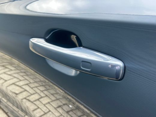 Volvo  XC60 2.0 T6 Plug-in hybrid AWD Plus Black Edition | Stoelventilatie | Trekhaak | HU-Display | 360 came... ActivLease financial lease