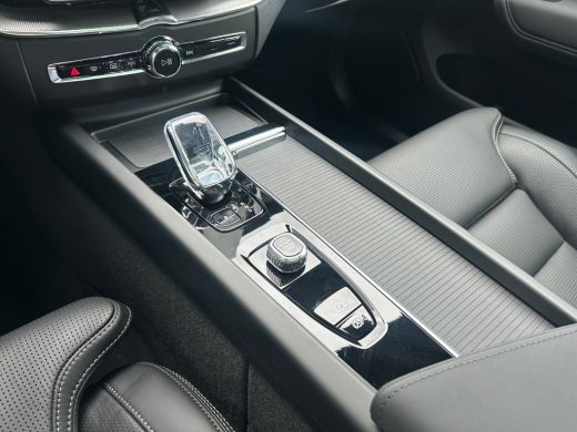 Volvo  XC60 2.0 T6 Plug-in hybrid AWD Plus Black Edition | Stoelventilatie | Trekhaak | HU-Display | 360 came... ActivLease financial lease