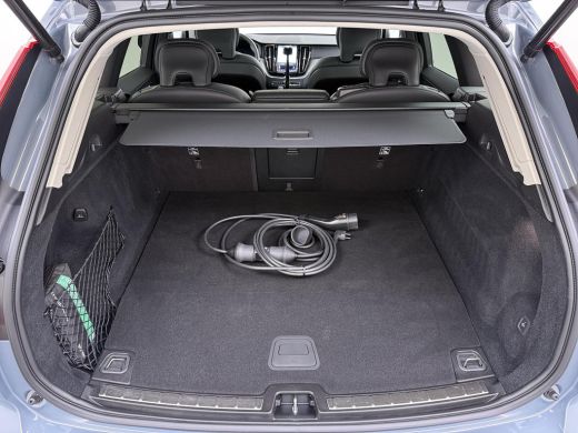 Volvo  XC60 2.0 T6 Plug-in hybrid AWD R-Design BOMVOL!! | 22K KM!! | STOEL+ACHTERBANK+ STUURVERWARMING | PANO... ActivLease financial lease