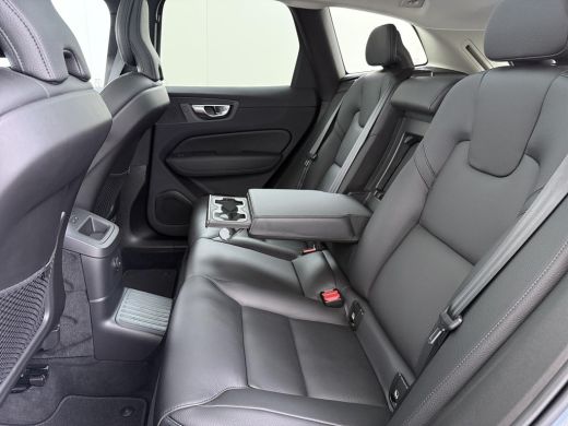 Volvo  XC60 2.0 T6 Plug-in hybrid AWD R-Design BOMVOL!! | 22K KM!! | STOEL+ACHTERBANK+ STUURVERWARMING | PANO... ActivLease financial lease