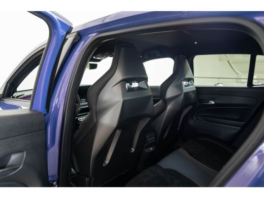 Abarth 600e Scorpionissima 54 kWh | 8 Jaar Garantie | Design Pack | Tech Pack | Winter Pack | Gaming Pack | 2... ActivLease financial lease