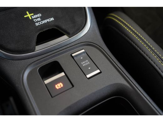 Abarth 600e Scorpionissima 54 kWh | 8 Jaar Garantie | Design Pack | Tech Pack | Winter Pack | Gaming Pack | 2... ActivLease financial lease