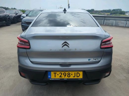 Citroën &euml;-C4 X Shine 50 kWh | Schuif-/Kanteldak | Navigatie | Leder | HUD | Stoel/Stuurverwarming | !! ActivLease financial lease