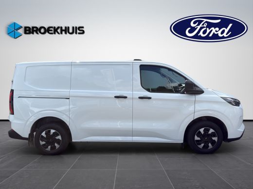 Ford E-Transit Custom Transit E-Custom Trend 136pk L1 RWD | Nieuw | Ford Protect 2 + 3 garantie | 2.300 kg Trekgewicht ... ActivLease financial lease