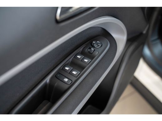 Jeep Avenger Longitude 54 kWh | SOH 96% | Apple Carplay & Android Auto | Parkeersensoren | Climate Controle | ... ActivLease financial lease