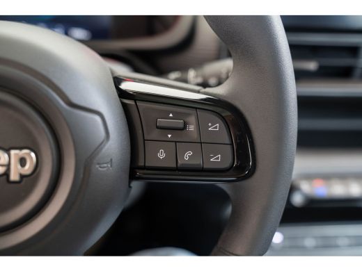 Jeep Avenger Longitude 54 kWh | SOH 96% | Apple Carplay & Android Auto | Parkeersensoren | Climate Controle | ... ActivLease financial lease