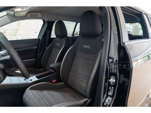 Jeep Avenger Longitude 54 kWh | SOH 96% | Navigatie | Camera | Keyless | Parkeersensoren | Climate Controle | ... ActivLease financial lease