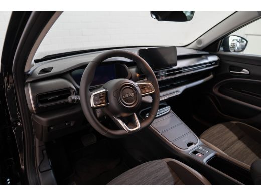Jeep Avenger Longitude 54 kWh | SOH 96% | Navigatie | Camera | Keyless | Parkeersensoren | Climate Controle | ... ActivLease financial lease
