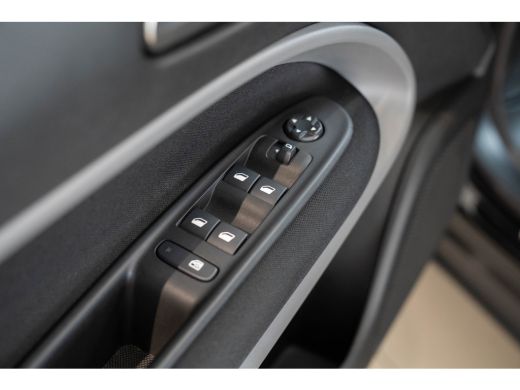 Jeep Avenger Longitude 54 kWh | SOH 96% | Navigatie | Camera | Keyless | Parkeersensoren | Climate Controle | ... ActivLease financial lease