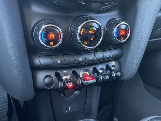 Mini Cooper 1.5 Classic | Cruise Control | Navigatie | Climate Control | PDC | ActivLease financial lease