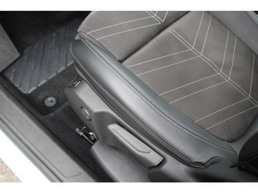 Opel Grandland 1.2 Turbo Hybrid GS | Automaat | Navigatie | Camera | Stoelverwarming + koeling | LED koplampen |... ActivLease financial lease