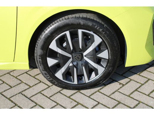 Peugeot 208 1.2 PureTech 100 Style Navigatie | Apple Carplay/Android Auto | Cruise Control ActivLease financial lease