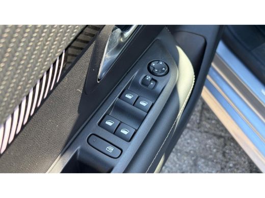 Peugeot 208 1.2 PURETECH 100PK ALLURE / NAVI / LEDER / CLIMA / PDC / 16" LMV / CAMERA / ADAPT. CRUISECONTROL ... ActivLease financial lease