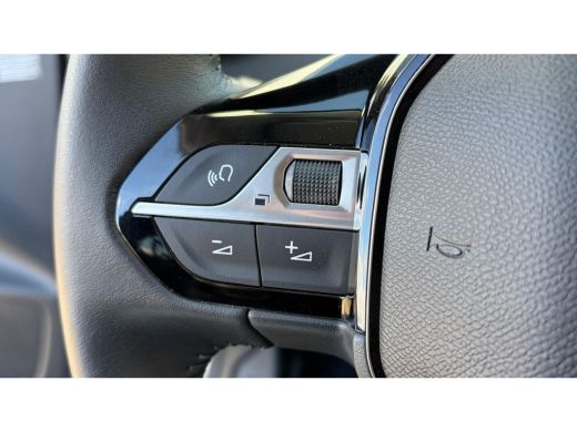 Peugeot 208 1.2 PURETECH 100PK ALLURE / NAVI / LEDER / CLIMA / PDC / 16" LMV / CAMERA / ADAPT. CRUISECONTROL ... ActivLease financial lease