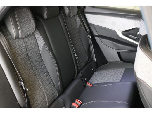 Peugeot 3008 1.6 plug-in Hybrid 195 Allure | Navi | Cruise | LED | 19'' | Keyless | Camera | PDC V+A | Apple C... ActivLease financial lease
