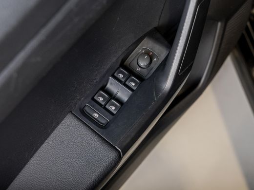 Seat Arona 1.0 EcoTSI Style Business Connect / 95pk / Stoelverwarming / Automatische klimaatregeling / ActivLease financial lease