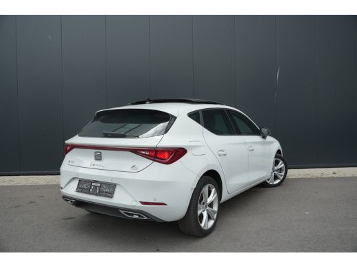 Seat Leon 1.4 TSI eHybrid 204pk FR | Panoramadak | Camera | Dodehoeksensor | 17" | Adaptive Cruise ActivLease financial lease