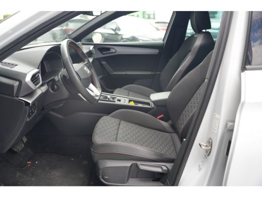 Seat Leon 1.4 TSI eHybrid 204pk FR | Panoramadak | Camera | Dodehoeksensor | 17" | Adaptive Cruise ActivLease financial lease