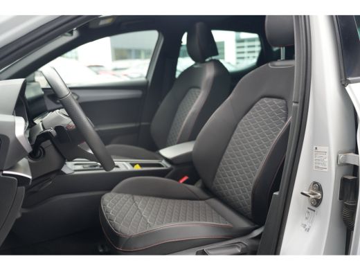 Seat Leon 1.4 TSI eHybrid 204pk FR | Panoramadak | Camera | Dodehoeksensor | 17" | Adaptive Cruise ActivLease financial lease