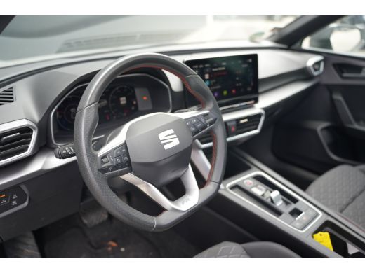 Seat Leon 1.4 TSI eHybrid 204pk FR | Panoramadak | Camera | Dodehoeksensor | 17" | Adaptive Cruise ActivLease financial lease