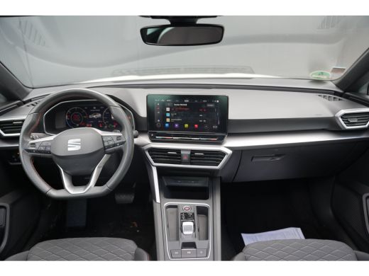 Seat Leon 1.4 TSI eHybrid 204pk FR | Panoramadak | Camera | Dodehoeksensor | 17" | Adaptive Cruise ActivLease financial lease