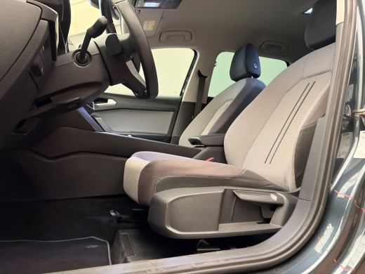 Seat Leon Sportstourer Style Business Intense 110PK TREKHAAK | Achteruitrijcamera | Apple Carplay / Android... ActivLease financial lease