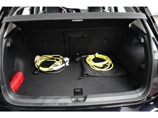 Volkswagen Golf 1.4 eHybrid Style | Full-LED koplampen | Parkeersensor achter | Volledig digitaal instrumentenpaneel ActivLease financial lease