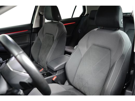 Volkswagen Golf 1.4 eHybrid Style | Full-LED koplampen | Parkeersensor achter | Volledig digitaal instrumentenpaneel ActivLease financial lease